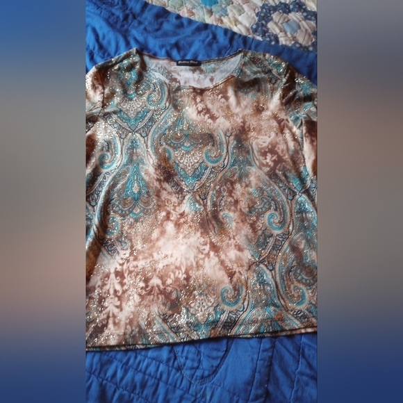 Beautiful ,Sparkly Gold top,only worn twice ,like new,3/4 sleeve - Picture 4 of 5